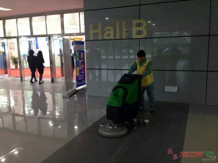 2015-马鞍山市会展中心使用台湾飞乐洗地机清洁地面